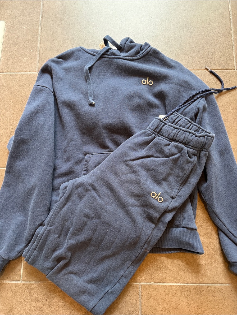 ALO Yoga Women's Navy Hoodie and Joggers Set - Picture 1 of 3